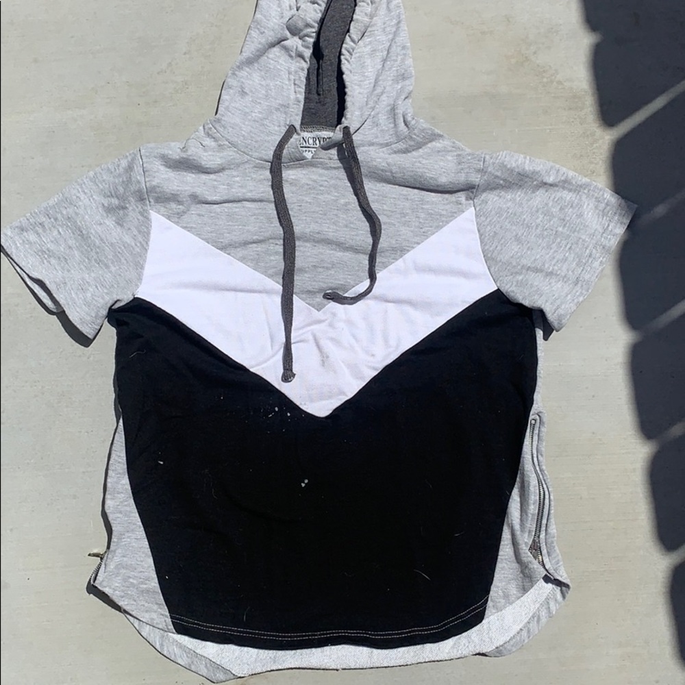 Short sleeved hoodie